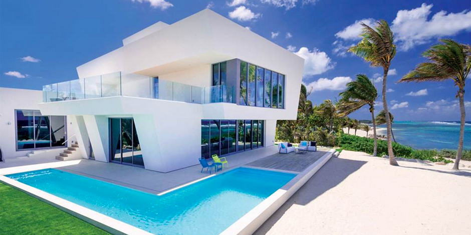 10 Ultimate Luxury Waterfront Homes We’re Coveting Now