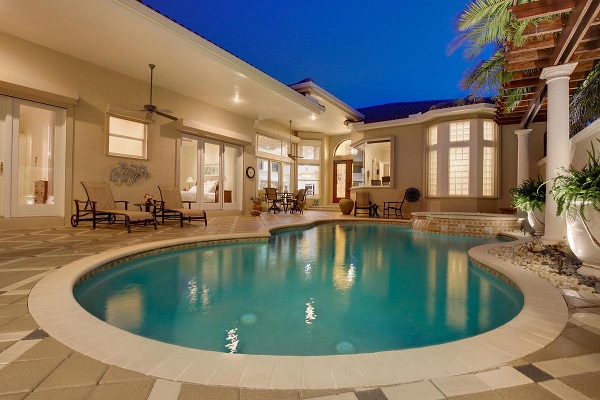 Luxury Homes in Florida with Unique Swimming Pools
